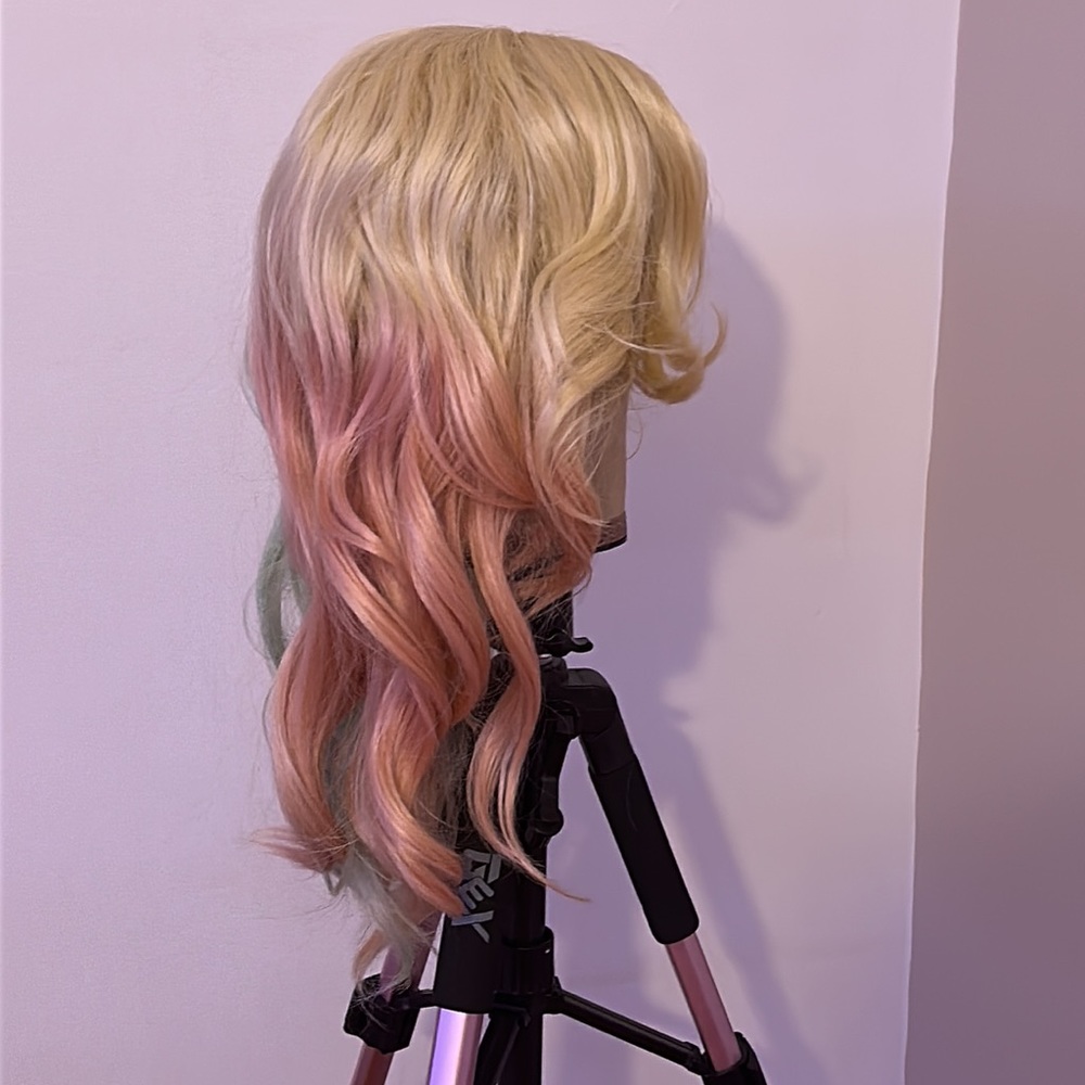 Muilt colored wig - Picture 3 of 5
